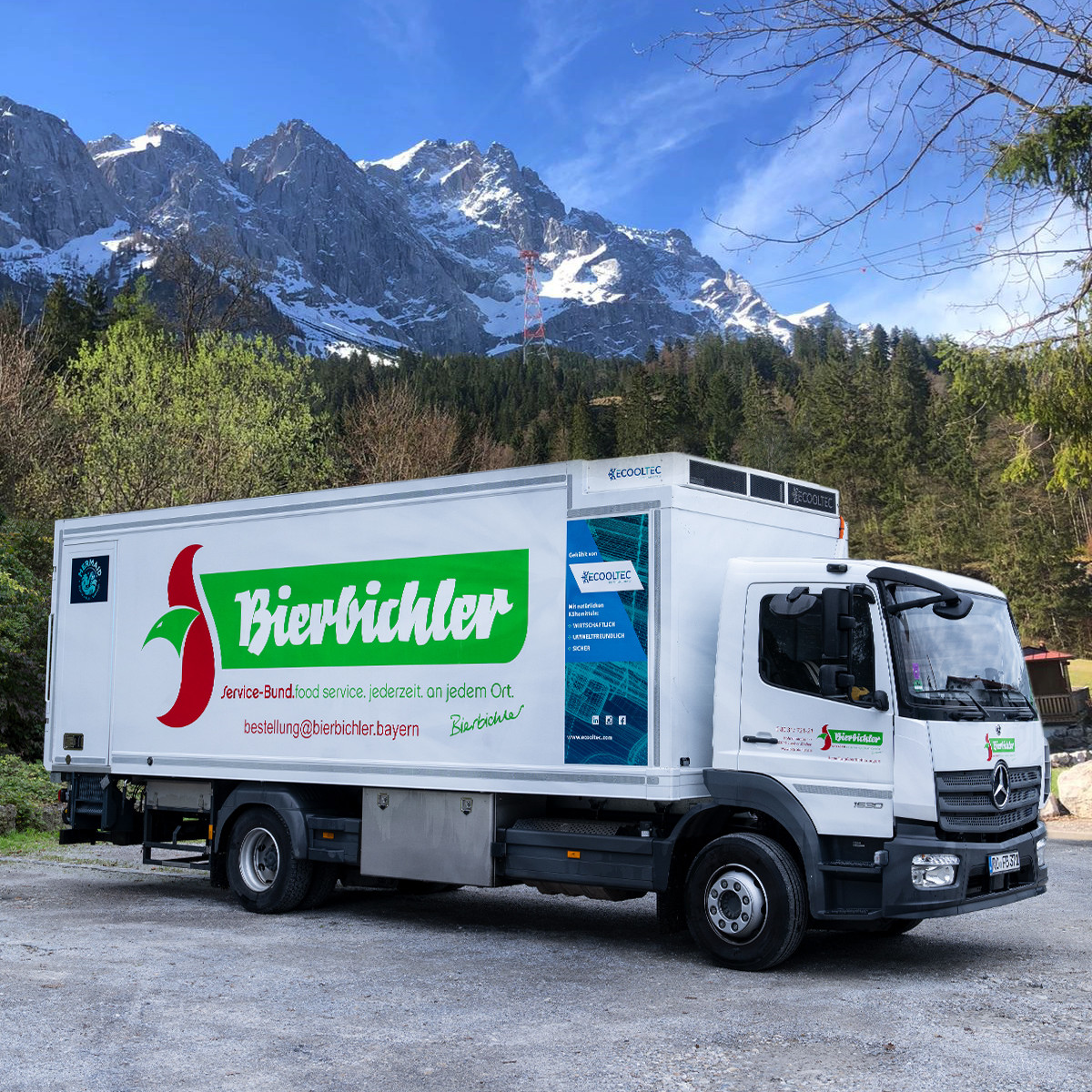 Bierbichler LKW vor den Bergen Bierbichler LKW