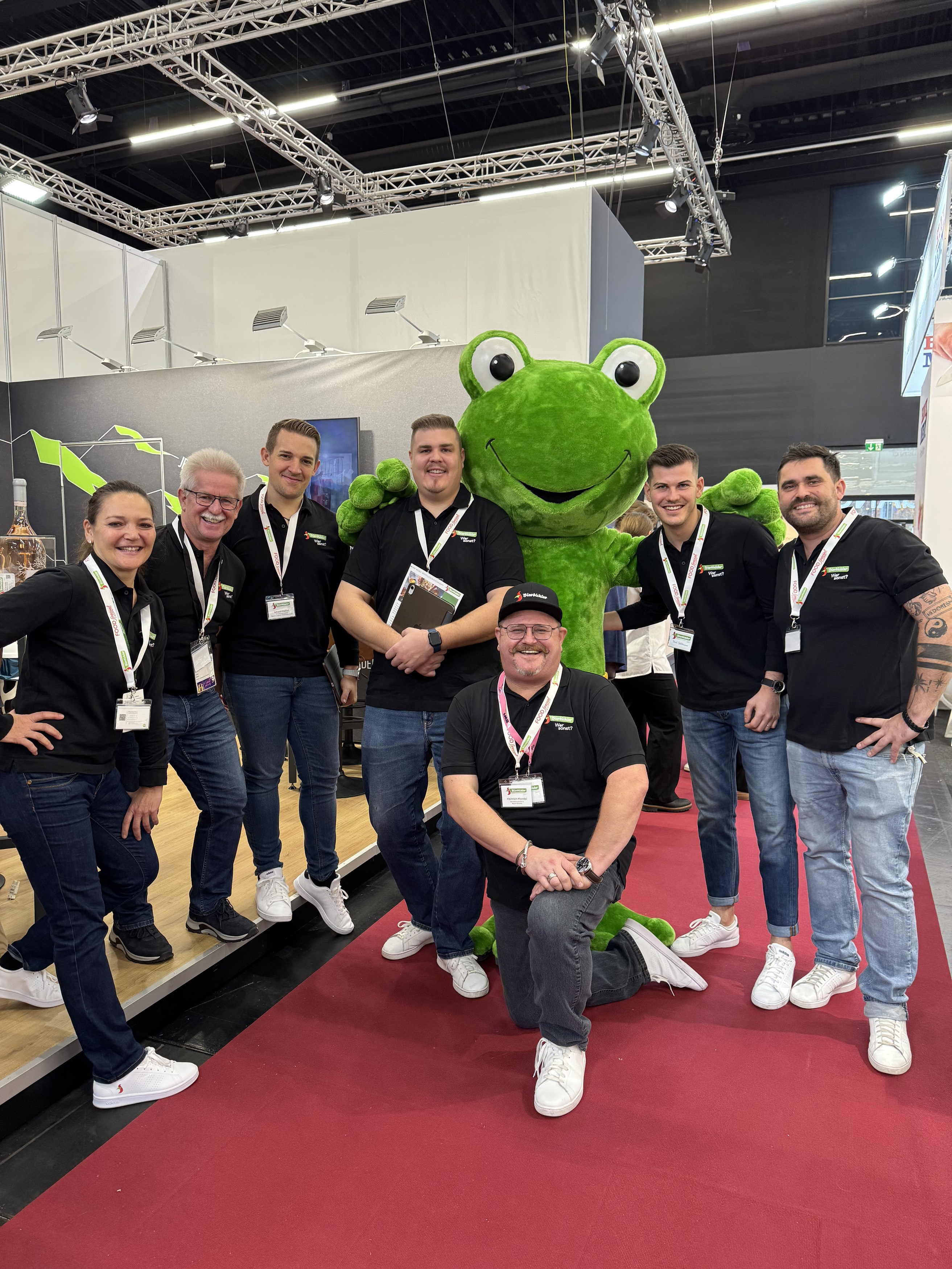 Team Messe mit Maskottchen "Alles für den Gast" 