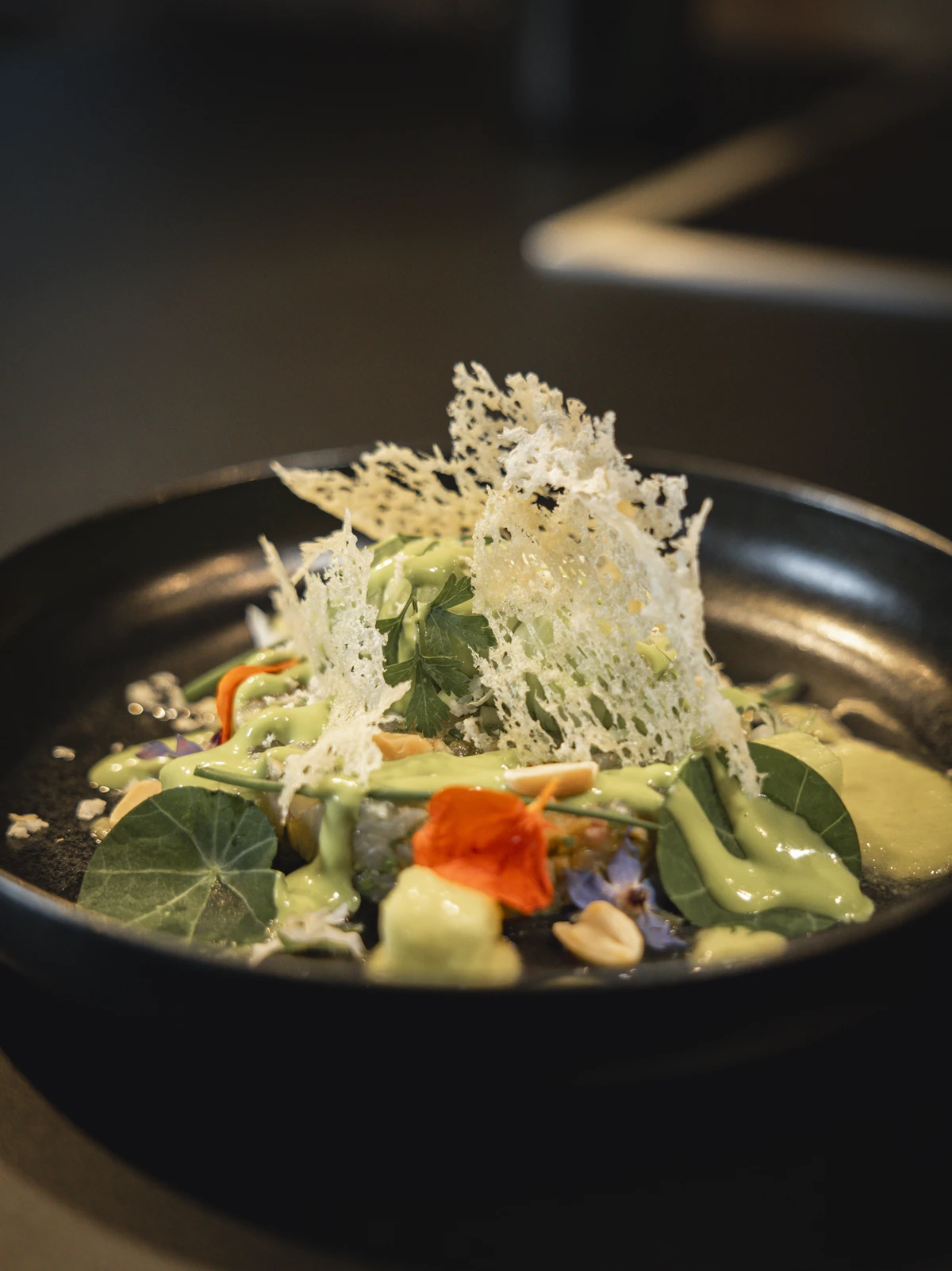 Tartar | Gurkenspagetti | Petersilienmayo | Meerrettich | Grana Padano Chips Tartar | Gurkenspagetti | Petersilienmayo | Meerrettich | Grana Padano Chips